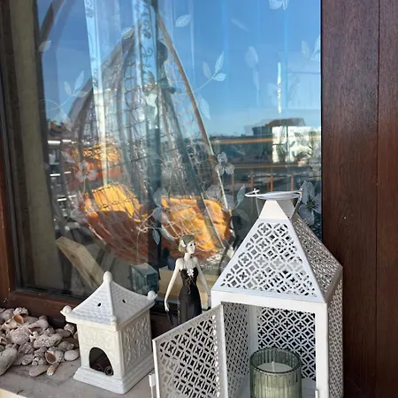 The Corner Is A Small, Sunny And Cozy شقة فارنا