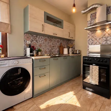 The Corner Is A Small, Sunny And Cozy Apartment *